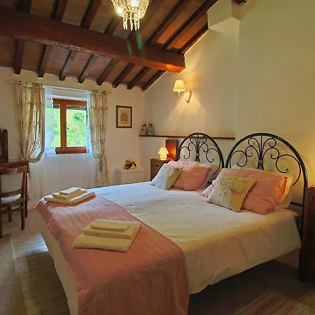 Spacious In With Swimming Pool 法布里亚诺